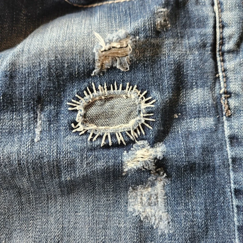BKE Sloan Shorts Womens 28 Blue Denim Dark Wash Mid Rise Distressed Embellished - Picture 6 of 10